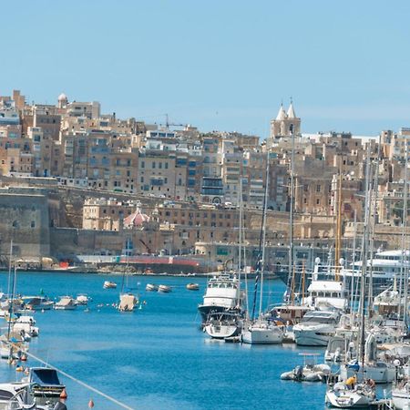 Authentic Gf Apartment With Terrace At The 3 Cities Marina Cospicua Luaran gambar