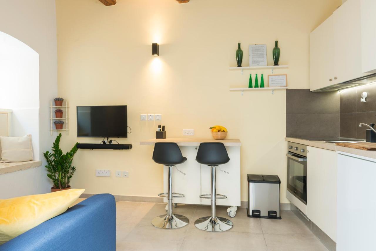 Authentic Gf Apartment With Terrace At The 3 Cities Marina Cospicua Luaran gambar