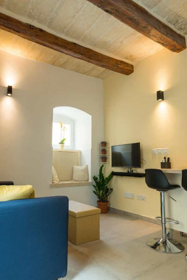 Authentic Gf Apartment With Terrace At The 3 Cities Marina Cospicua Luaran gambar