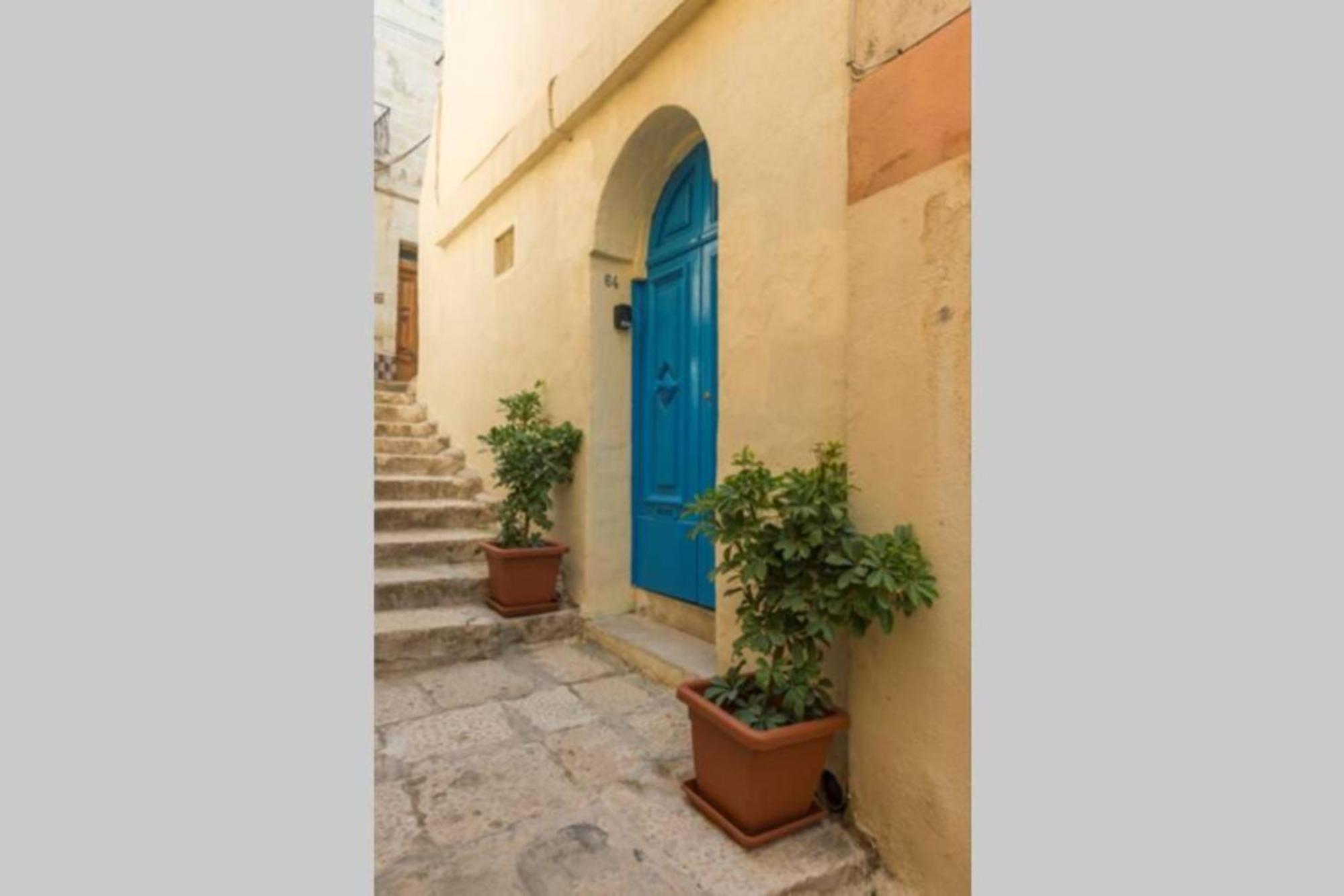 Authentic Gf Apartment With Terrace At The 3 Cities Marina Cospicua Luaran gambar