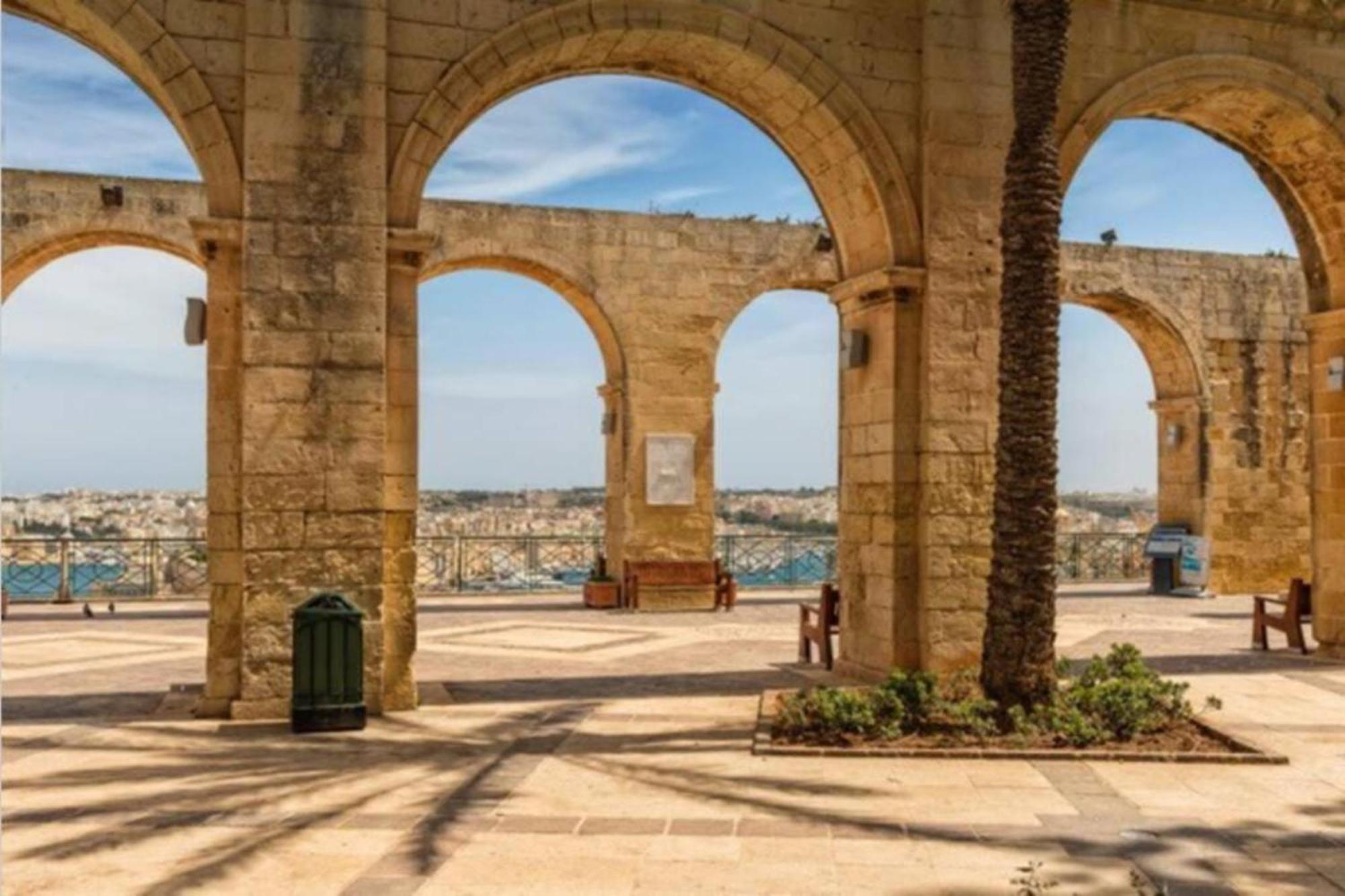 Authentic Gf Apartment With Terrace At The 3 Cities Marina Cospicua Luaran gambar
