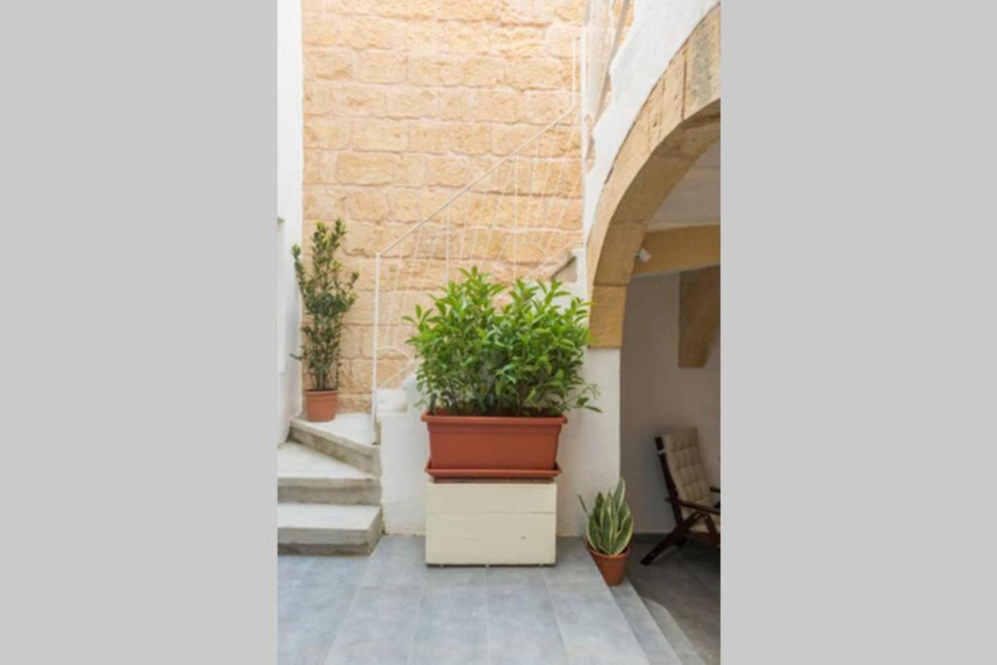 Authentic Gf Apartment With Terrace At The 3 Cities Marina Cospicua Luaran gambar