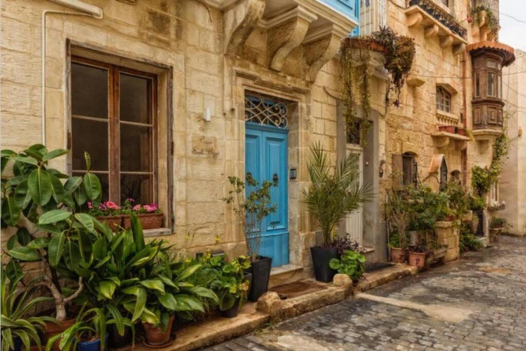Authentic Gf Apartment With Terrace At The 3 Cities Marina Cospicua Luaran gambar
