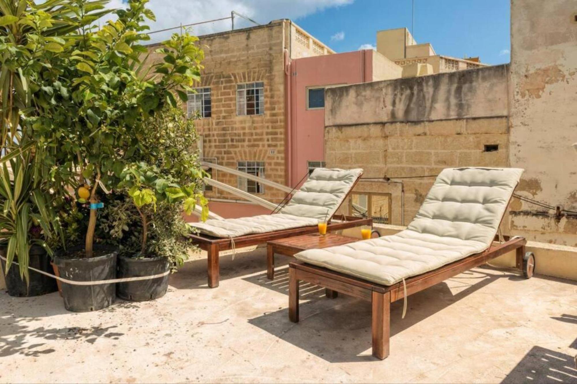 Authentic Gf Apartment With Terrace At The 3 Cities Marina Cospicua Luaran gambar