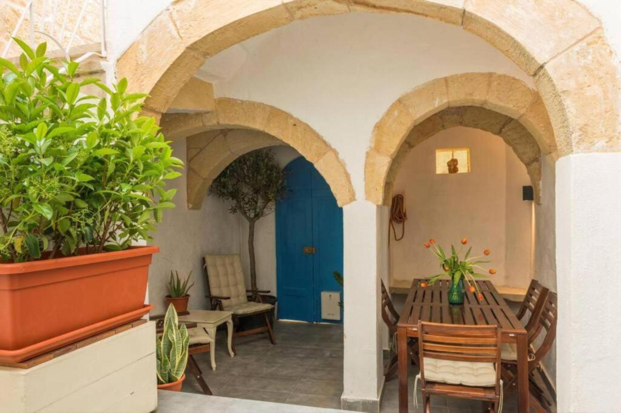 Authentic Gf Apartment With Terrace At The 3 Cities Marina Cospicua Luaran gambar