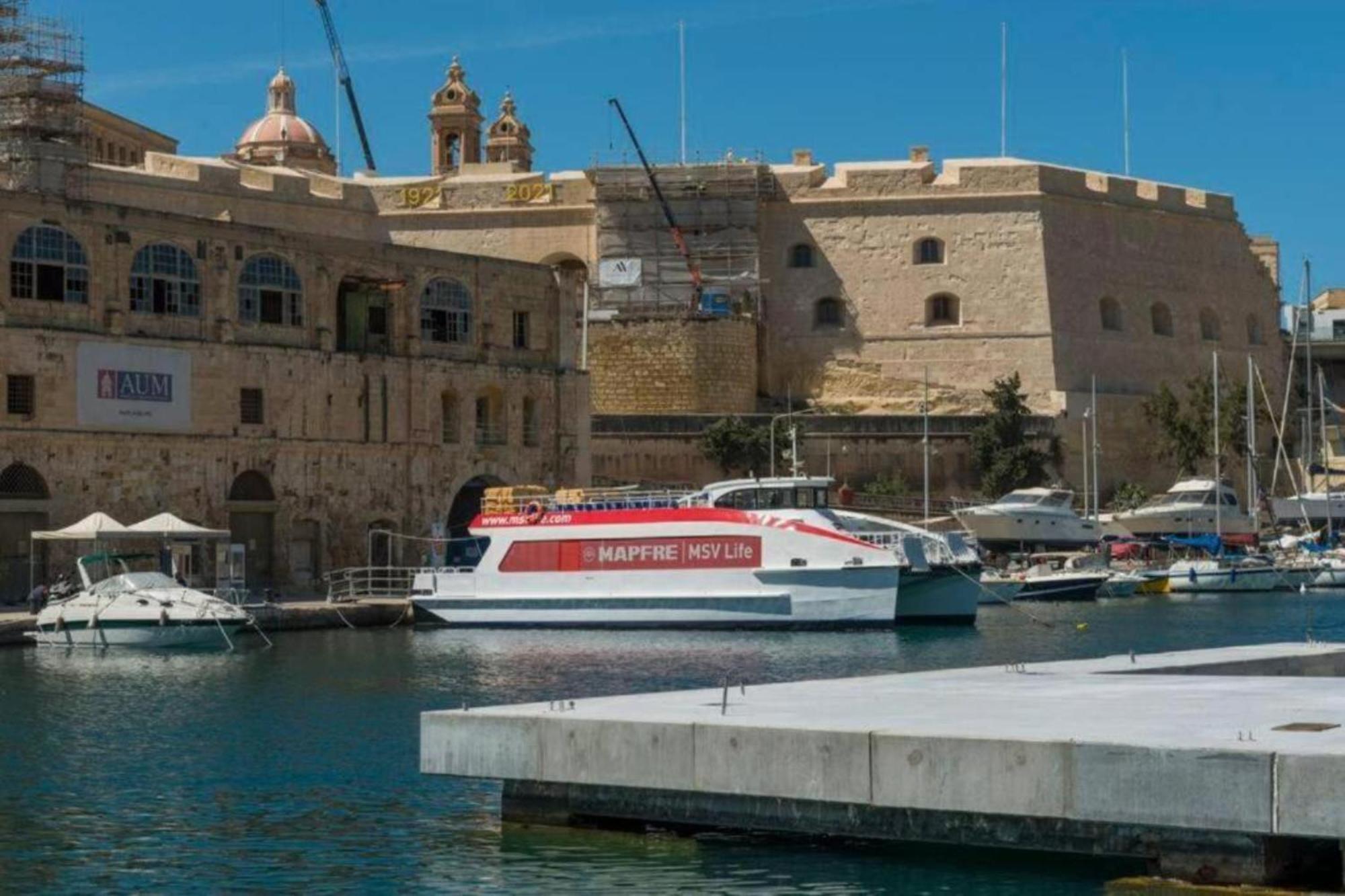 Authentic Gf Apartment With Terrace At The 3 Cities Marina Cospicua Luaran gambar