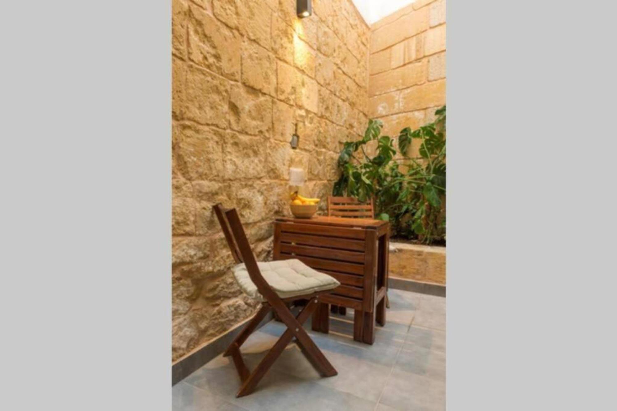Authentic Gf Apartment With Terrace At The 3 Cities Marina Cospicua Luaran gambar