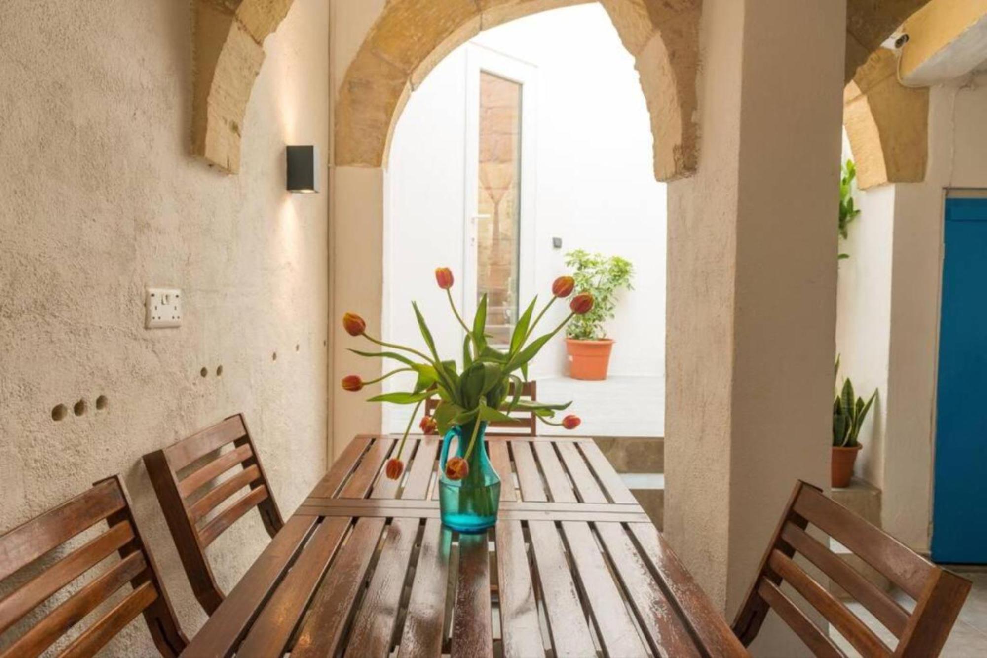 Authentic Gf Apartment With Terrace At The 3 Cities Marina Cospicua Luaran gambar